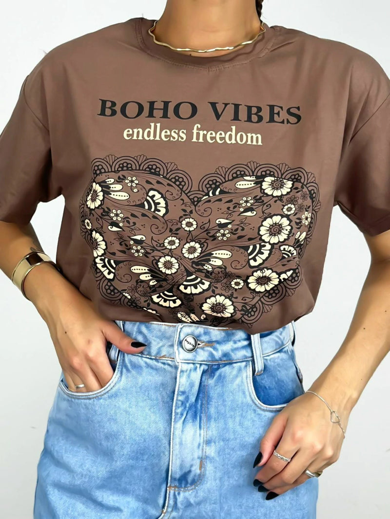 T-Shirt Feminina Estampada Boho Vibes Coração Ref. 808