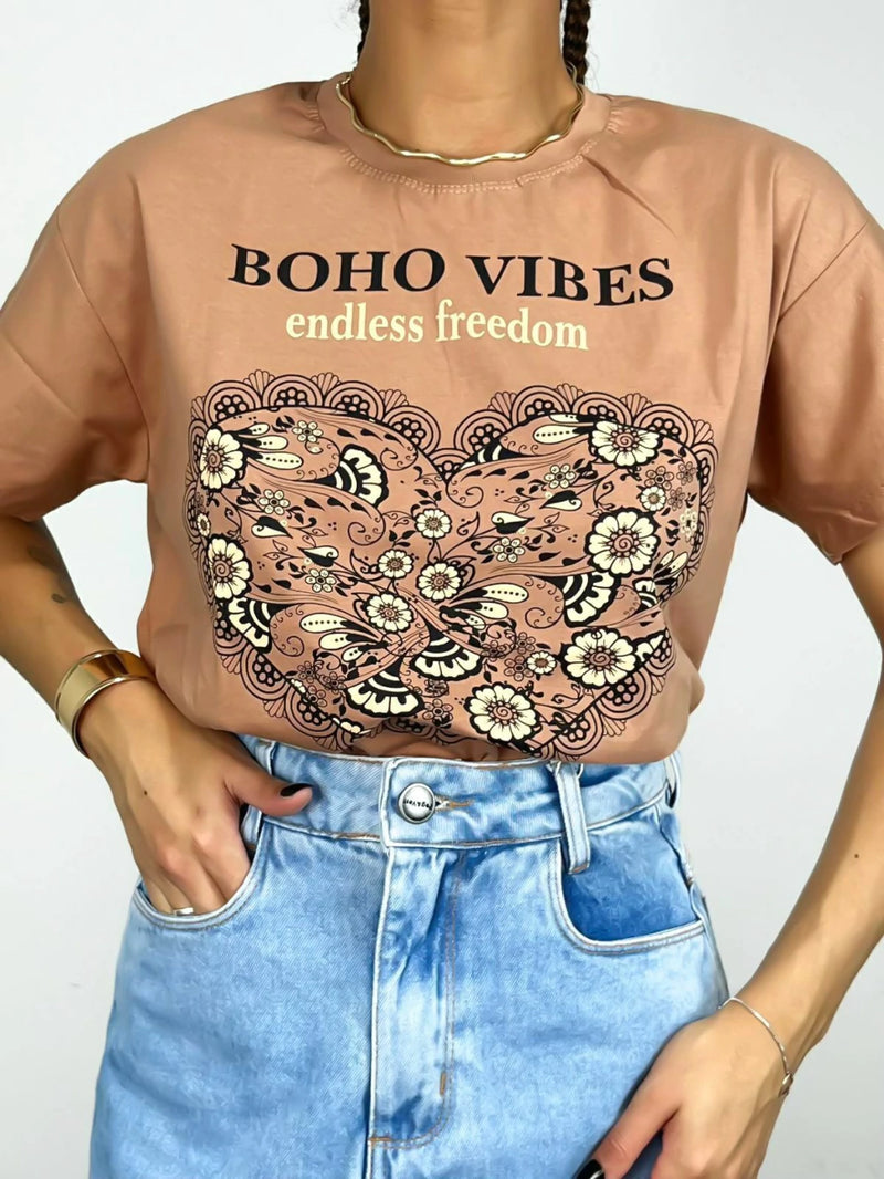 T-Shirt Feminina Estampada Boho Vibes Coração Ref. 808
